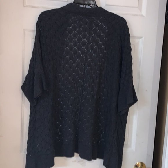 Pennington Short sleeve gray crochet open front cardigan 1x - Picture 4 of 5